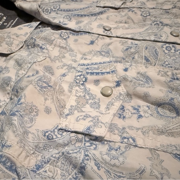 Wrangler Women's Light Blue Paisley Button-Down Shirt - Picture 3 of 4
